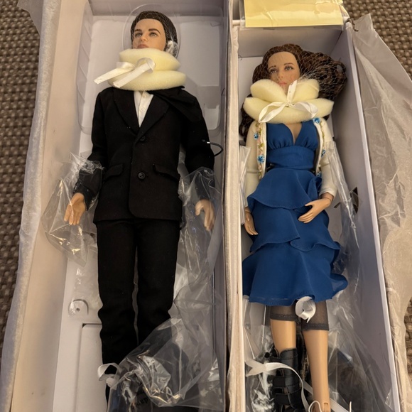 SOLD AS SET Tonner - Bella Swan and Edward Cullen Twilight Movie TURN ME - Picture 1 of 16